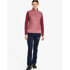 NARTA lady (vest active)